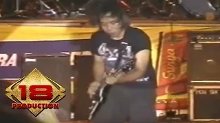 Download Edane - Saksi Anarki  (Live Konser Jember 06 November 2005) MP3