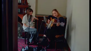 faye webster u0026 julia jacklin sing good guy live at the gem 