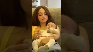 الطفل عم يحكي مع بيسان ونام بحضنها بيسان اسماعيل 