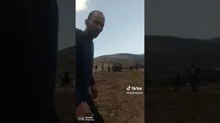 مستوطنون صهاينه ارهابيون . اعتداء على مواطنين فلسطينيون . هاذا ما يحدث يوميا في فلسطين