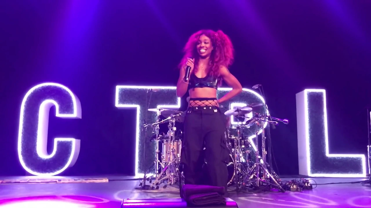 Sza - Broken Clocks (Ctrl Tour live @ The Novo in Los Angeles, CA 9/25/17)