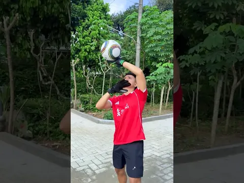 Tutorial sarung tangan kiper jadi jelek jadi baru #football #tutorial #sepakbola #footballskills