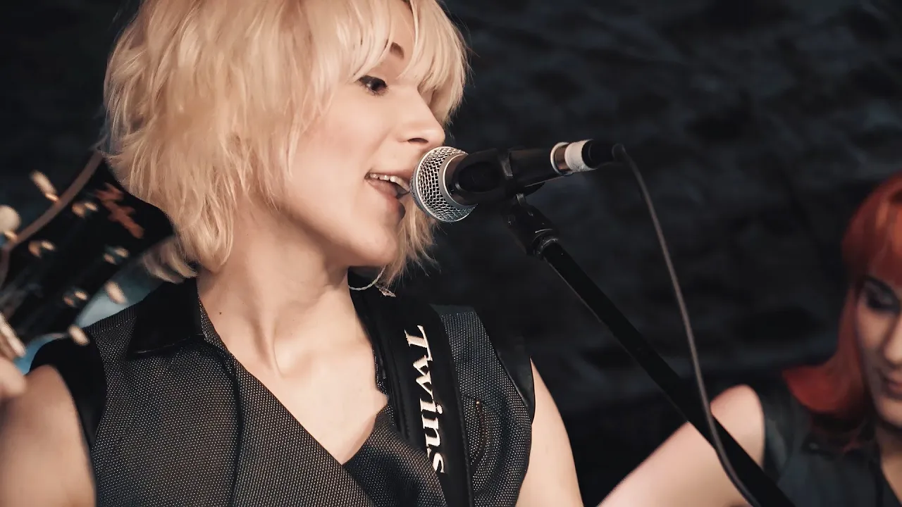 Friday On My Mind - MonaLisa Twins (The Easybeats Cover) // Live at the Cavern Club Friday On My Mind - MonaLisa Twins (The Easybeats Cover) // Live at the Cavern Club