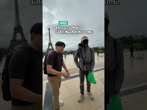 Dikasih oleh-oleh sama Frenchman Paco di Eiffel Tower!! 🇫🇷🗼