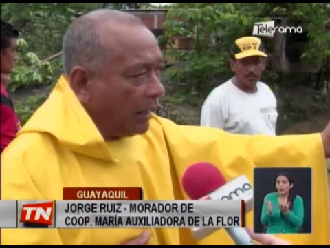 Dos casas a punto de colpasar por lluvias