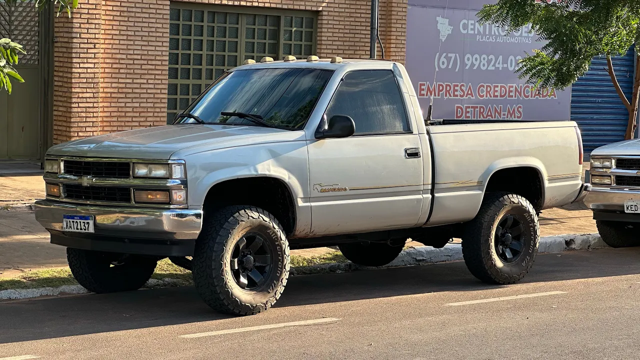 SILVERADO ANO 2000 COM PARTIDA REMOTA, ESCAPE DIRETO, BODY LIFT