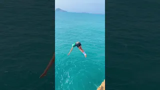 أخطر وأقوا قفزة لشاب البحر الصيف المغرب الجزائر السعودية  أخطر وأقوا قفزة لشاب البحر الصيف المغرب الجزائر السعودية