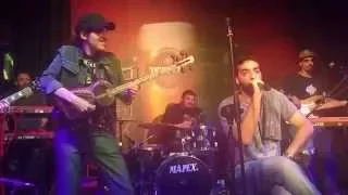 טונה עומדים במקום Global Bar 1 10 15 