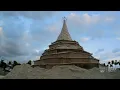 Sculptors shape Sandi Holiday Tree with 700 tons of sand in West Palm Beach