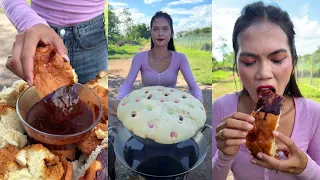 Cooking cake eat with chocolate sauce recipe