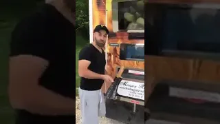 جزائري في الغربة مع آلة الخبز العجيبة دندنها