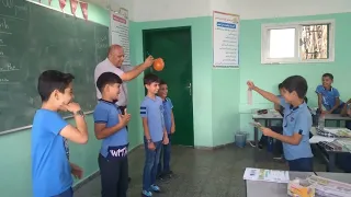 استخدام استراتيجية التعلم باللعب 