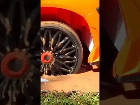 주황색 람보르기니가 진흙에 빠졌어요! 🧡🚗