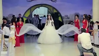اغنيه الله الله يا جمالك عروسه ترقص وسط زفافها دندنها