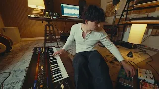 Petit Biscuit - light a fire (session from home)