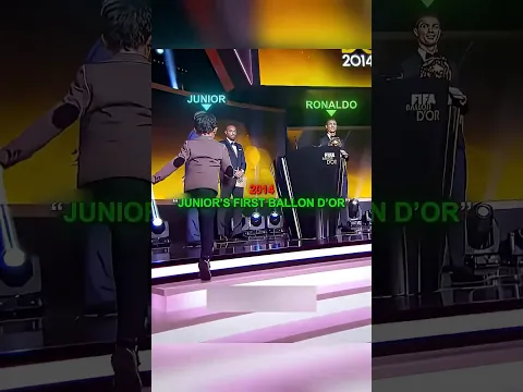 Ronaldo đã tặng Quả bóng vàng đầu tiên của mình cho Cristiano Jr! #shorts #ronaldo #viral