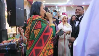 الفنانه افراح بت اب زبيد واغنيه   نسافر سواء        دندنها