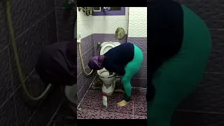 روتين تنظيف الحمام الجزء الاول 