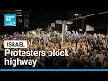 Download Lagu Israeli protesters block highway, demanding a hostage deal • FRANCE 24 English