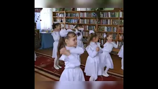 Сніг сніжок посипай ось і добрий Миколай 