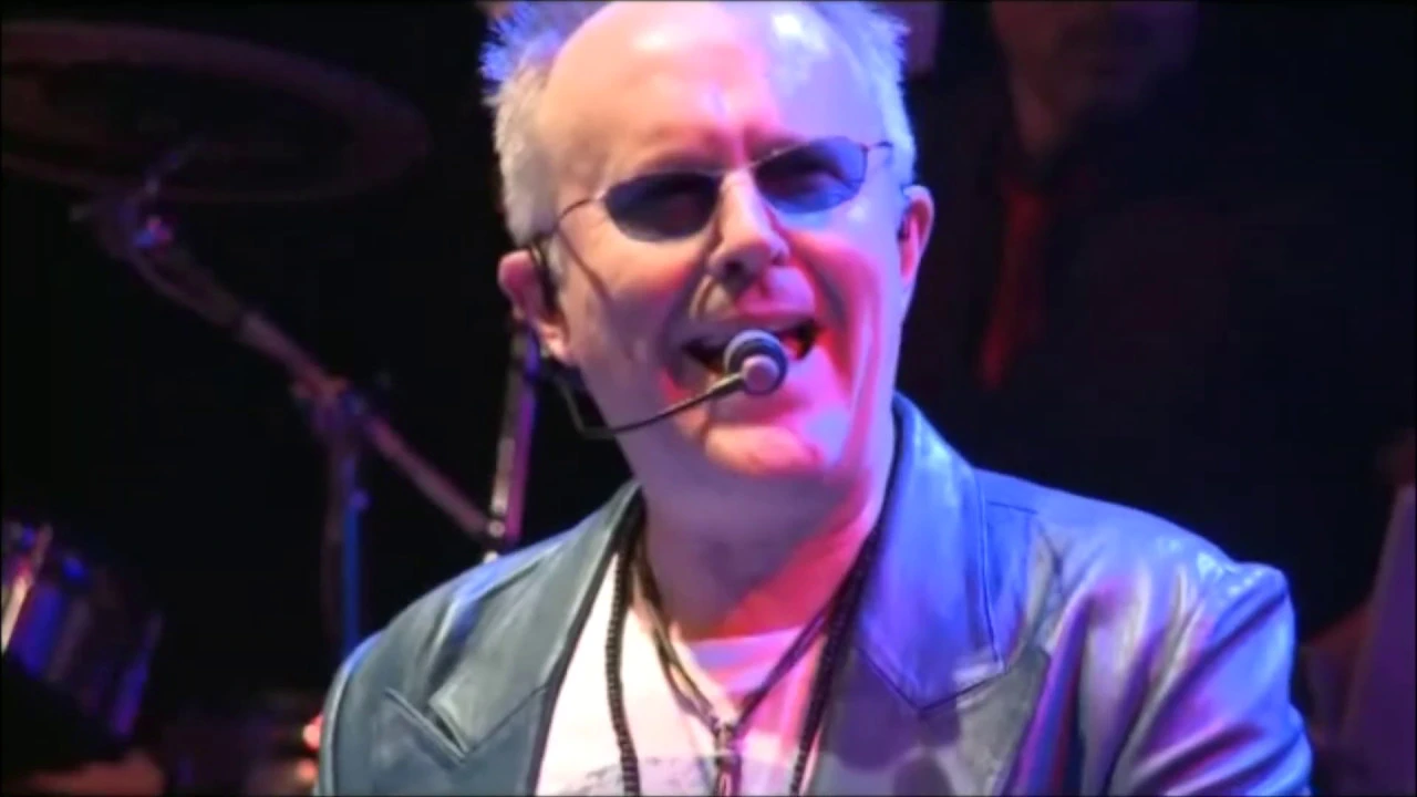 Howard Jones -  Look Mama Live at the Indig02 featuring Rupert Hine 2010