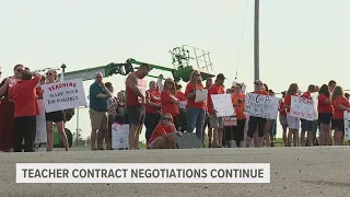 Kewanee teachers picket again as they work without a new contract
