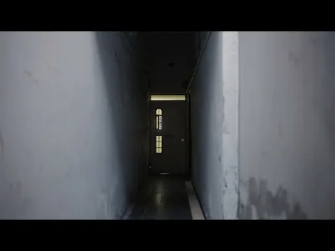 TRAS LAS GRIETAS (TRÁILER)