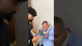 بيدو وحماده همبكه ده صاحبي اللي بياكل عيش وملح 