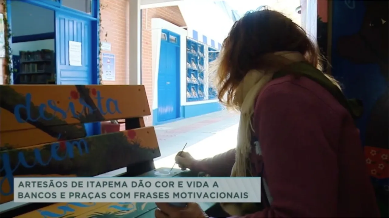 Artesãos de Itapema dão cor e vida a bancos e praças com frase motivacionais
