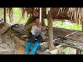 Download Lagu The difficult journey and tears of a single mother and her daughter - everyday life