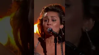 Miley Cyrus Performs Flowers At The Grammys 