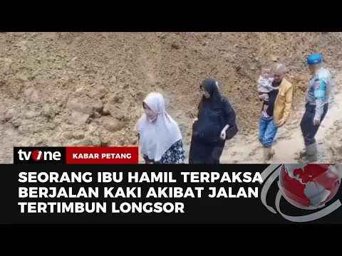 Detik-detik Proses Evakuasi Ibu Hamil yang Kendaraannya Terjebak Longsor
