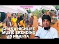 Lagu Trending video van een Nigeriaanse man die Ghanese highlife-muziek zingt