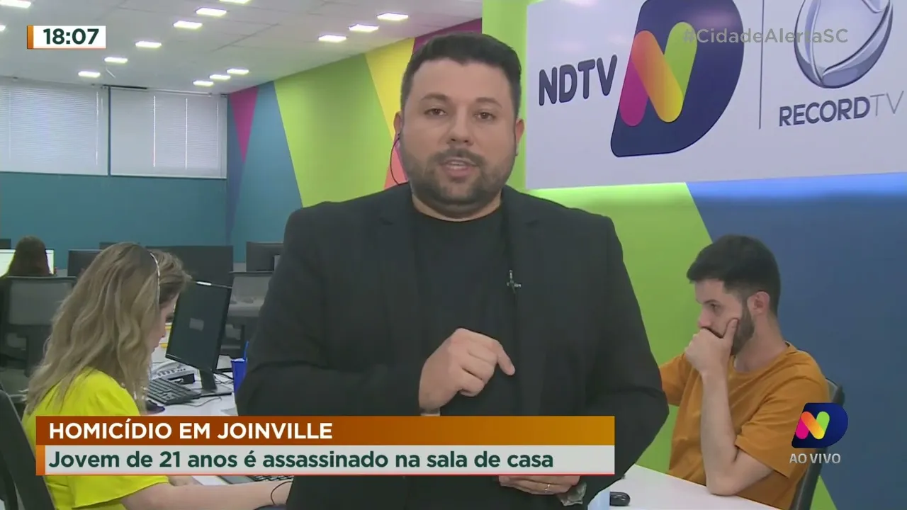Jovem de 21 anos é assassinado na sala de casa