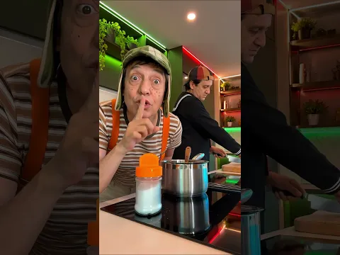 ¡El chavo le hace la BROMA DE LA SAL a Quico😱🧂!