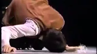               مستر بين يعزف دندنها