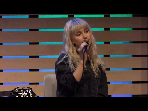 Download MP3 Paramore - Caught In The Middle [Live In The Lounge]