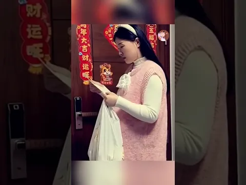 Anh hàng xóm xin quần áo cũ cho con gái và cái kết bất ngờ