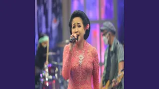 Download Sundari Soekotjo - Bunga Sakura MP3