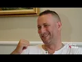 Download Lagu “Kafe me Loliten” Florjan Binaj, nga aktrimi te politika dhe emisioni investigativ.