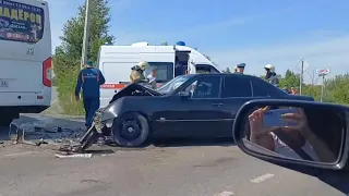 В Омске на Красноярском тракте пассажирский автобус столкнулся с двумя иномарками