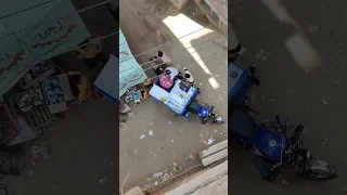 أول مرة أشوف بياع بليله بيغني وصوته حلو أوي كده دندنها