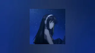 اغار عليها مسرعة       دندنها