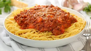 Spaghetti Bolognese so wie ich sie mag. Einfach und lecker! In Italien heißt es Ragù alla Bolognese. 