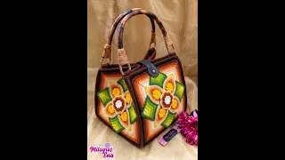BOLSOS TEJIDOS A CROCHET EN FORMA CUBICA DE 4 CUADRADOS CON ASAS DE MADERA /CUADRADO DE COLORES N°79