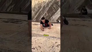 أخطر حركة لإنقاذ صديقه من فوق السد  أخطر حركة لإنقاذ صديقه من فوق السد
