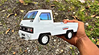 Mencari mobil mobilan, truk pasir, truk molen, truk pemadam, ambulance, kereta api, bus, mobil balap