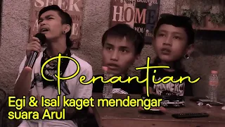 Download Arul, Egi, Isal Niatnya Makan Malah Disuruh Nyanyi Sama Pemilik Cafe | ARMADA - PENANTIAN (Cover) MP3