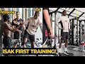 Download Lagu Jeremie Frimpong verwelkomt Alexander Isak tijdens zijn EERSTE TRAINING als Liverpool-speler