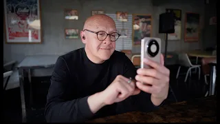 Martín Hernández con el HUAWEI Mate 80 Pro y los HUAWEI FreeBuds Pro 5